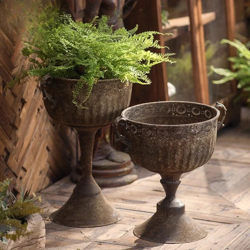 European retro wrought iron flower pot handicrafts, tall trophies, old flower utensils, home metal vase decorative ornaments