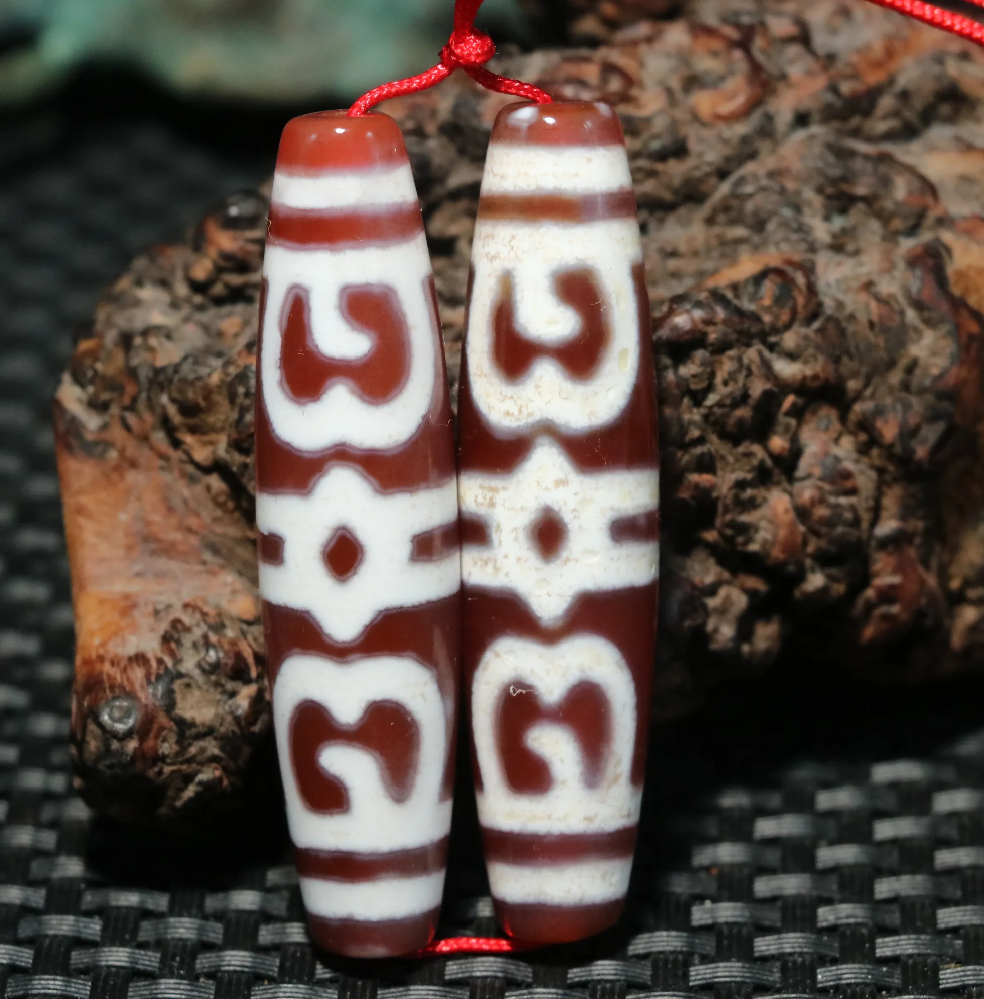 

A Pair of Magic Power Tibetan old Red Agate Lotus Base Stable Love dZi Bead Amulet Pendants LKbrother Talisman UPS1216AQs