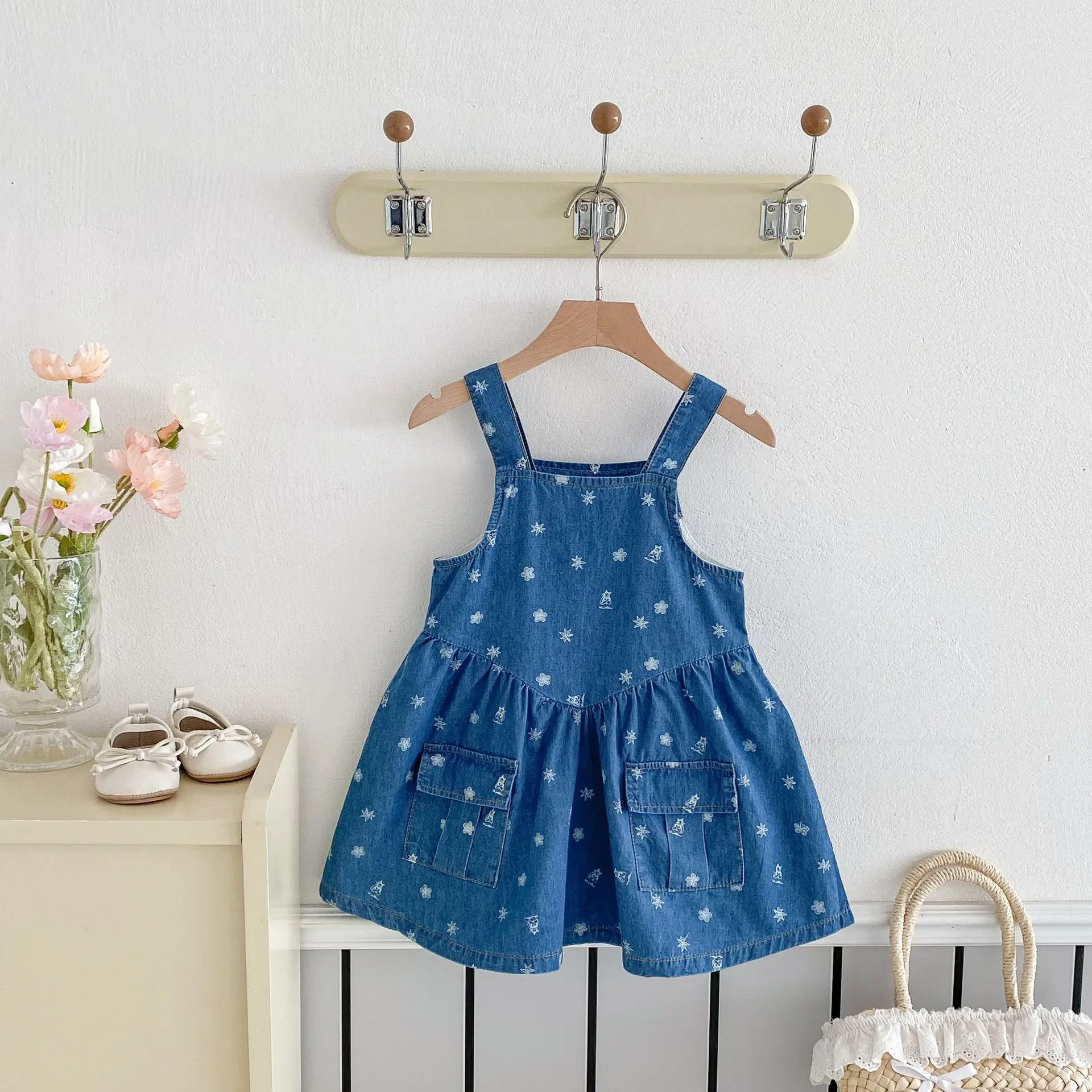 

2025 Summer New Girls Sleeveless Denim Dress Children Floral Princess Dress Baby Girl Vintage Pocket Strap Dress Kids Clothes