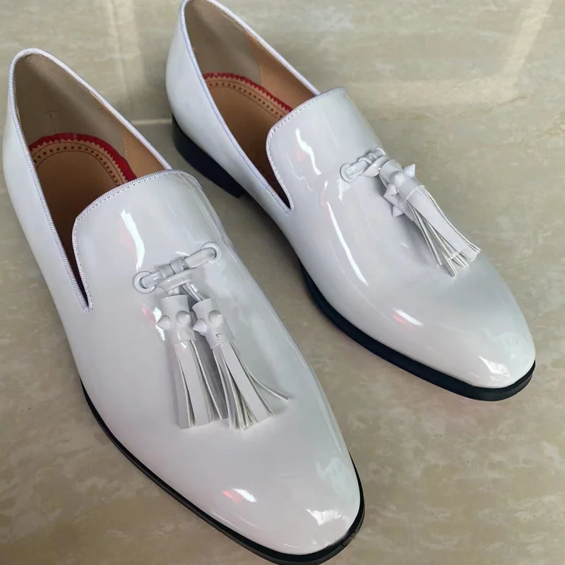 Luxury Fashion White Men Patent Leather Shoes Handmade Tassel Loafers Breathable Slip On Flats Wedding Party Dress Shoes For Men