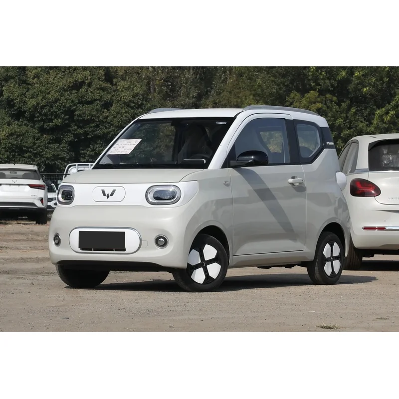 Buy Hot Selling Wuling Hongguang Car 5-door 4-Hatchback 205KM Long Range EV Auto