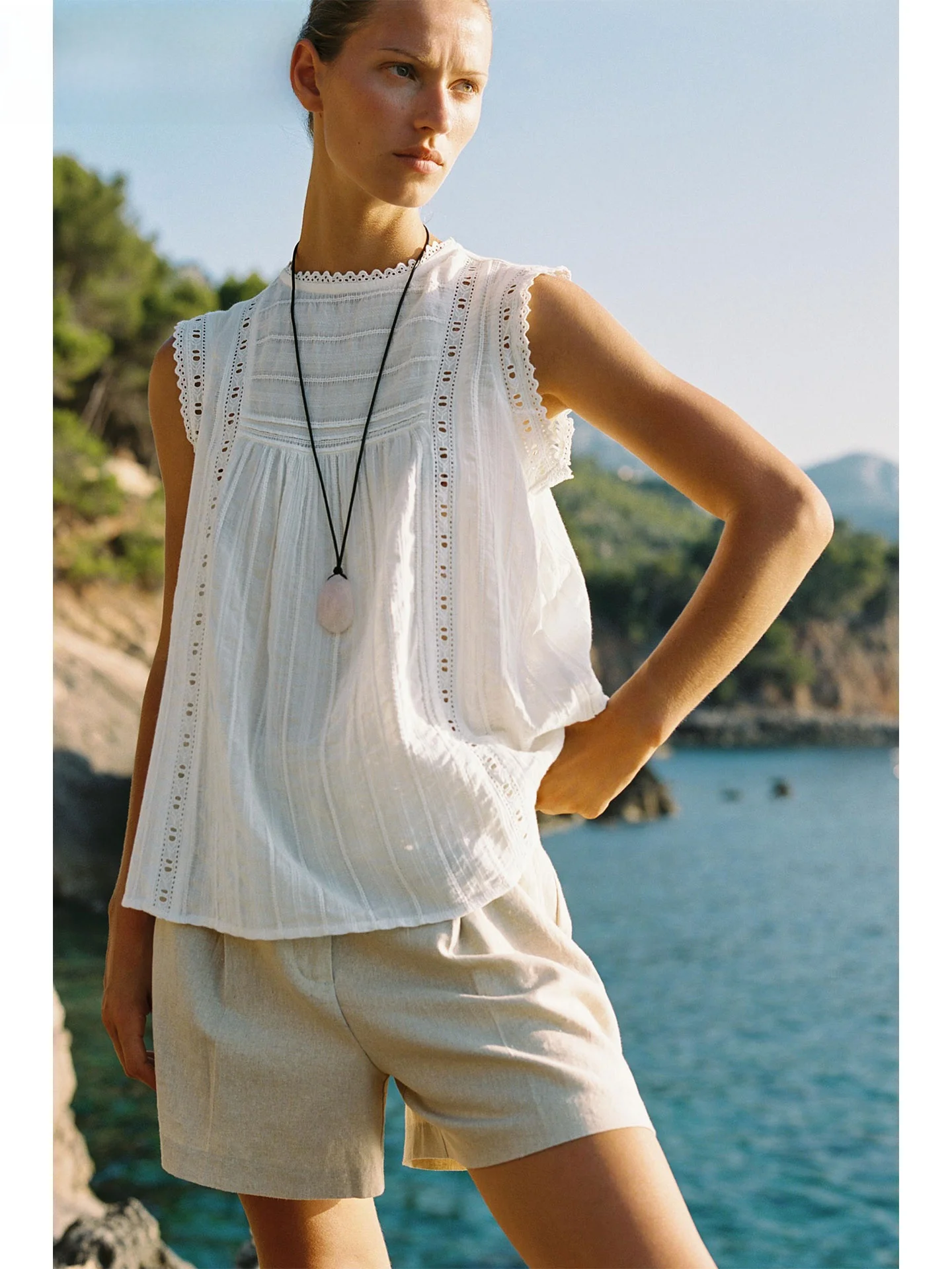 로맨틱 스타일 라운드 넥 민소매 조끼 탑 여성 여름 신상품 통기성 좋은 루즈핏 셔츠 단색 캐주얼웨어