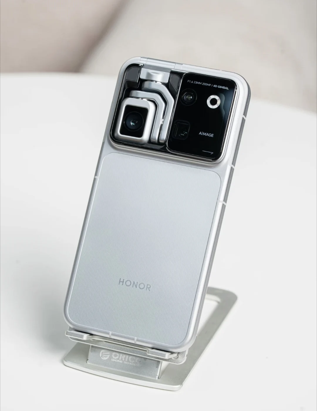 New China Version Honor Robot Phone Snapdragon®️8 Gen5 6.31inch OLED 120Hz 200MP 7060Mah 120W Fast Charger NFC OTA Google Play