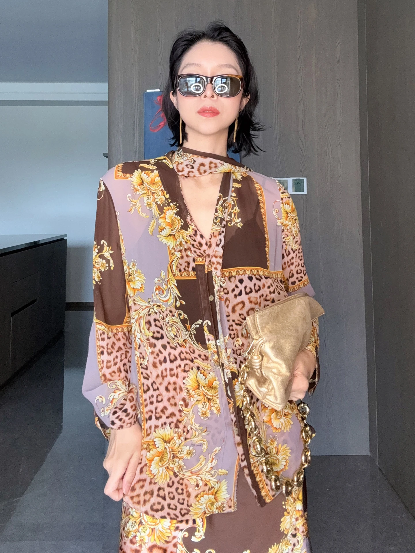 

Женская шелковая рубашка Daily Romance с леопардовым принтом, свободный крой, стройнящий силуэт, топ-полуюбка во французском стиле, с длинным рукавом, V-образный вырез, весна 2026