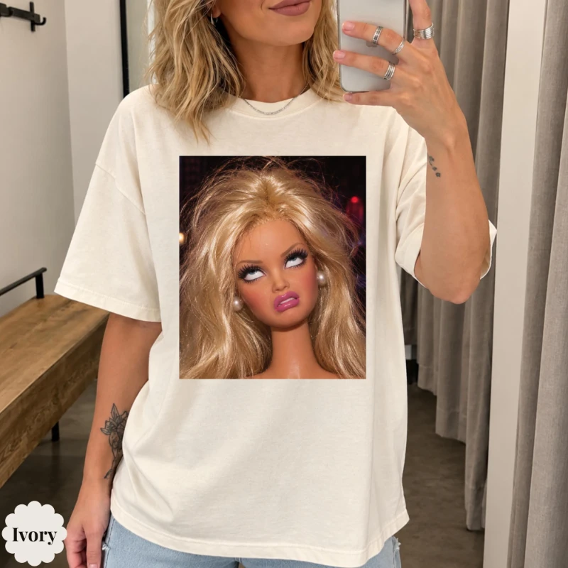 Retro doll face meme shirt, funny and shocking doll pattern T-shirt, disgusting doll satire shirt, funny gift for her