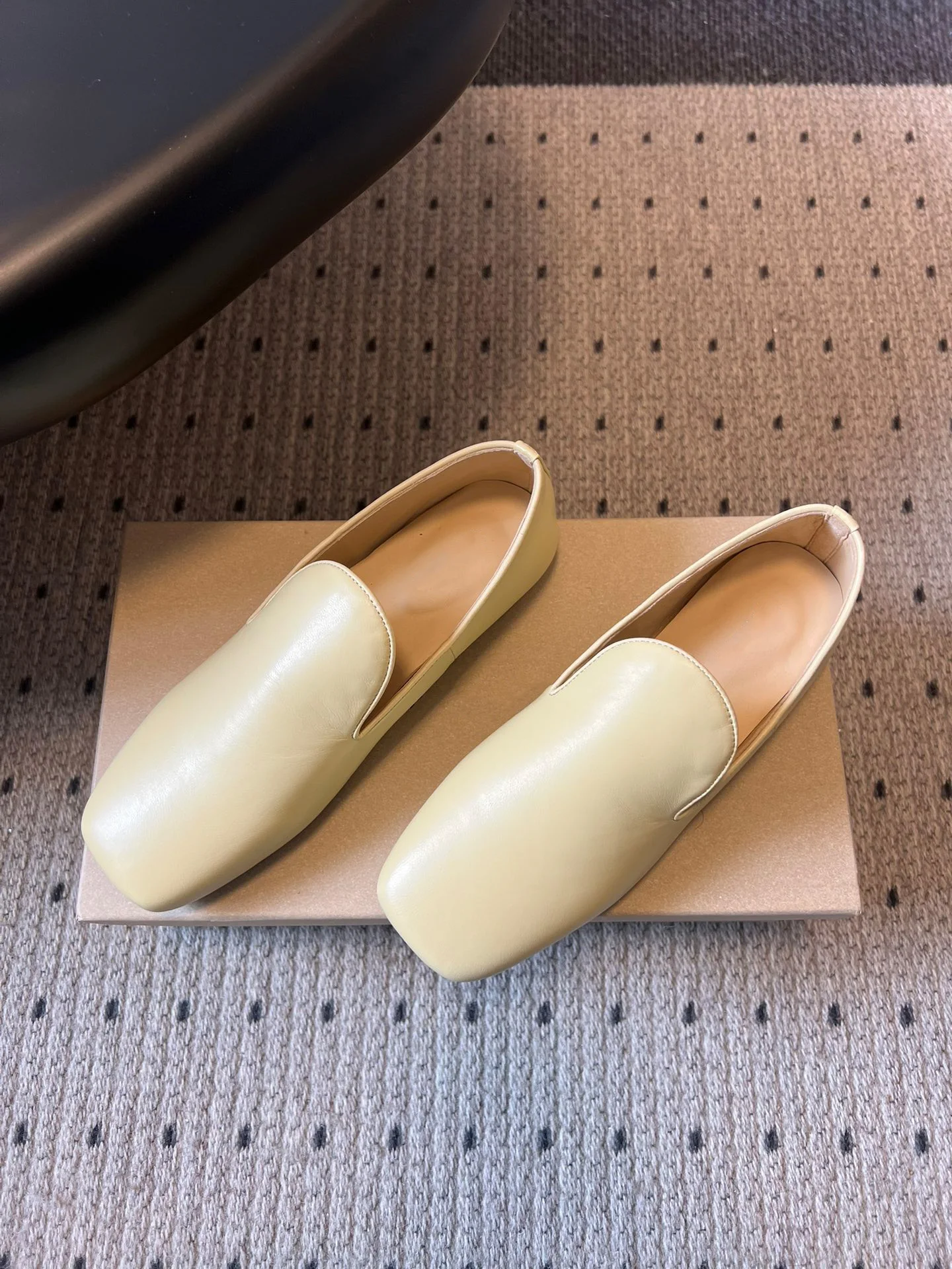 

Женские кожаные туфли 2025 года, туфли на плоской подошве с квадратным носком, модные, повседневные, офисные, повседневные, удобные кожаные туфли