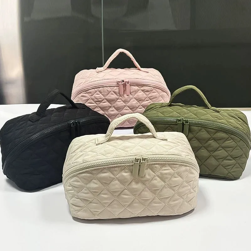 Luxuriöse Gesteppte Kosmetiktasche, Große Kapazität Make-up-Organizer mit Griff, Reise-Toilettentasche für Frauen