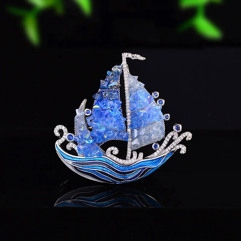 Elegant Sparkling Crystal Sailboat Brooches for Women Men Temperament Full Rhinestone Wave Pins Premium Suit Lapel Jewelry Gifts