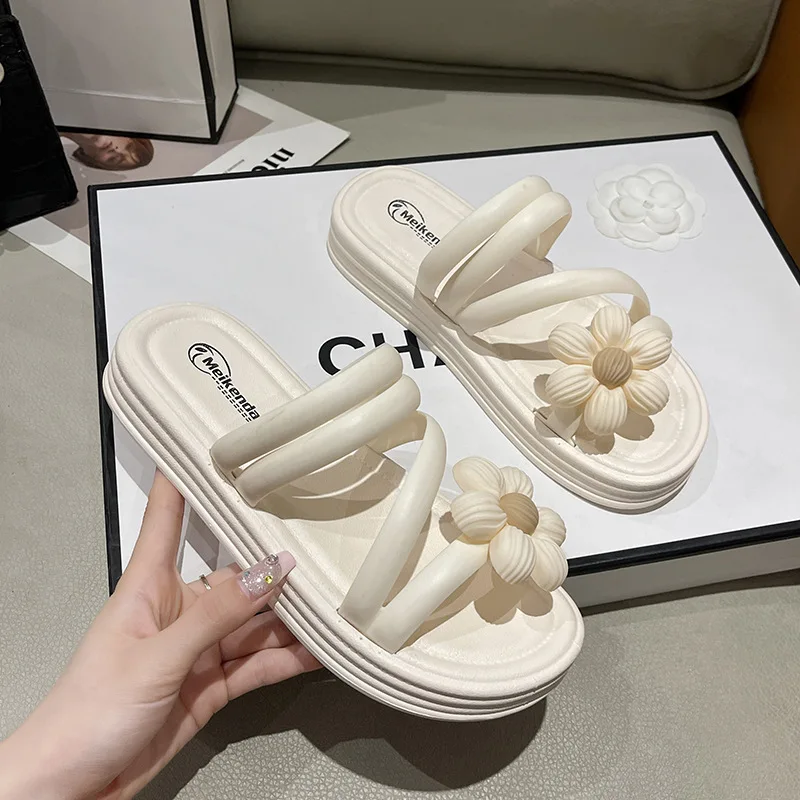 Women's Sandals  2026 New Summer Outerwear Popular Sweet Flower Thick Sole Women's Slippers Versatile Cool Beach Shoes for Woman