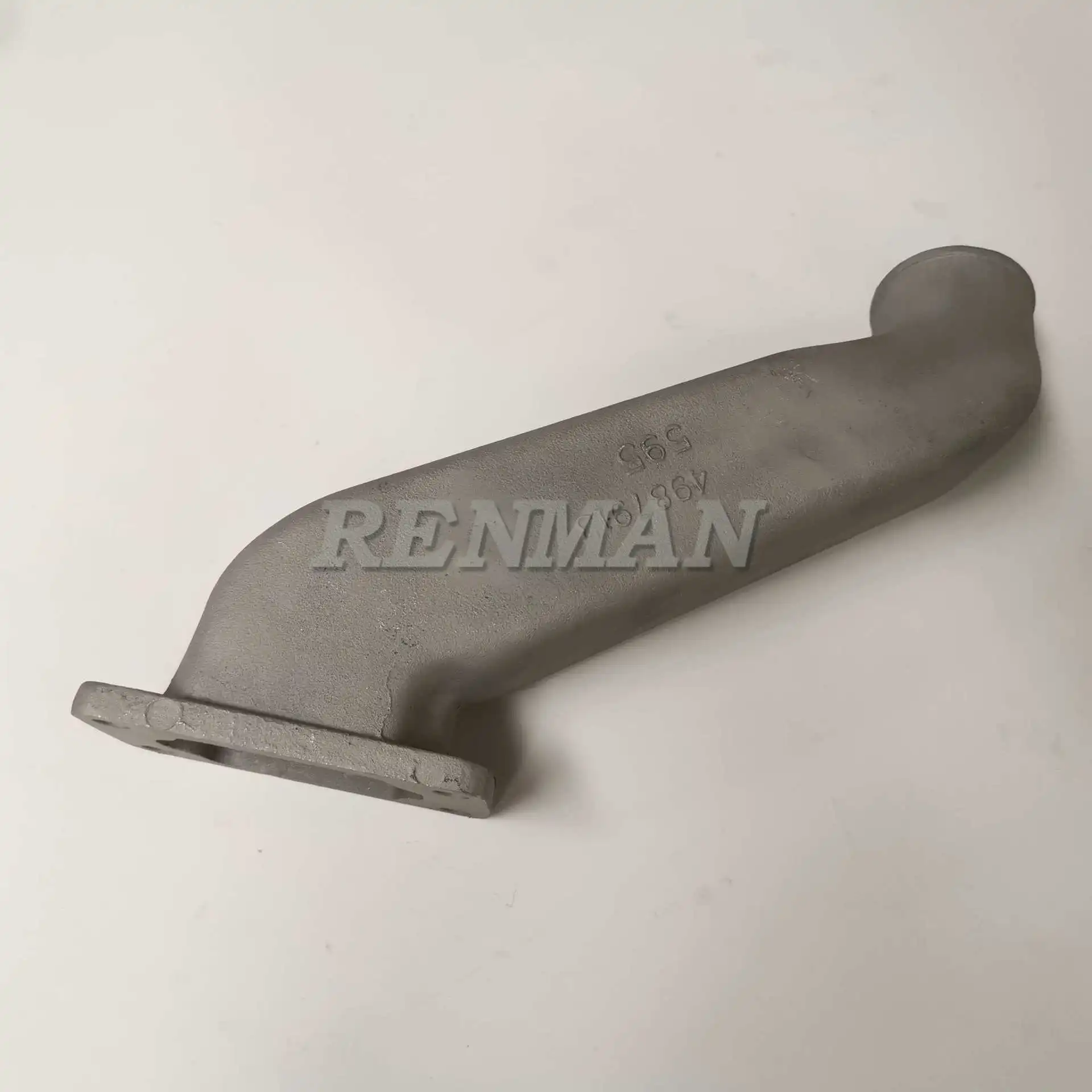 

2Pcs is suitable for Dongfeng Cummins 4BT3.9 construction machinery water-air intercooler intake transition tube 4987913