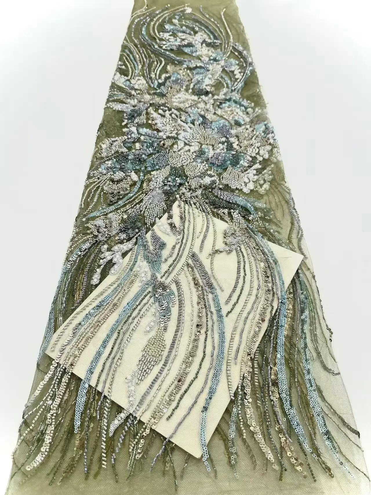 Высококачественное и элегантное новое модное платье ручной работы с вышивкой из бисера и кружевной ткани из бисера из Франции.