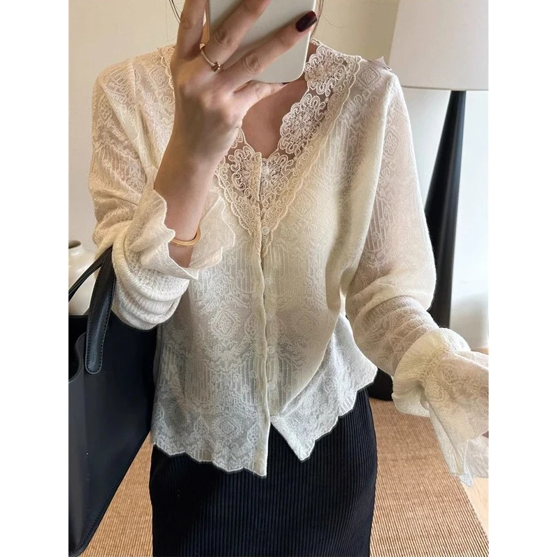 Women\'s Clothing Stylish Vintage Lace Elegant Temperament T-shirts Spring Autumn Female Solid V Neck Long Sleeve Loose Chic Tops