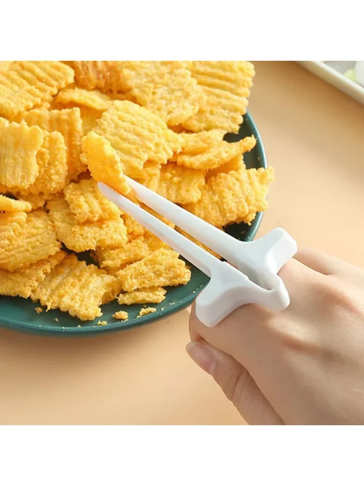 Finger chopsticks, snack clips, plastic chopsticks, snack clips, finger pliers, lazy hand tools, auxiliary finger tools
