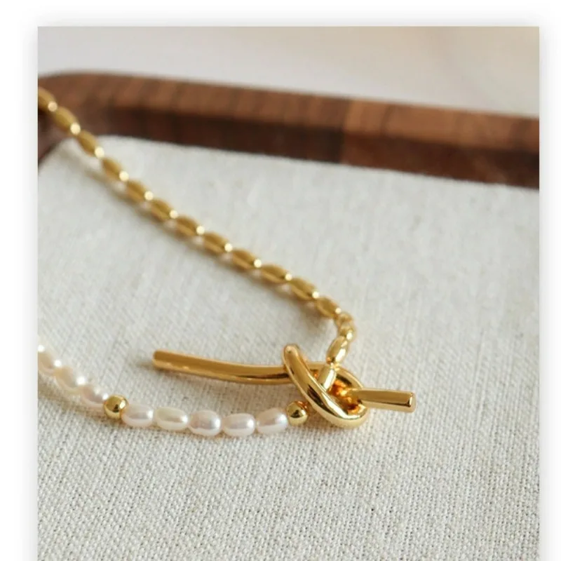 

Classic Design White Freshwater Breeding Pearl Necklace Niche Kink Knotted Charms High-end French Retro Collarbone Chain Women