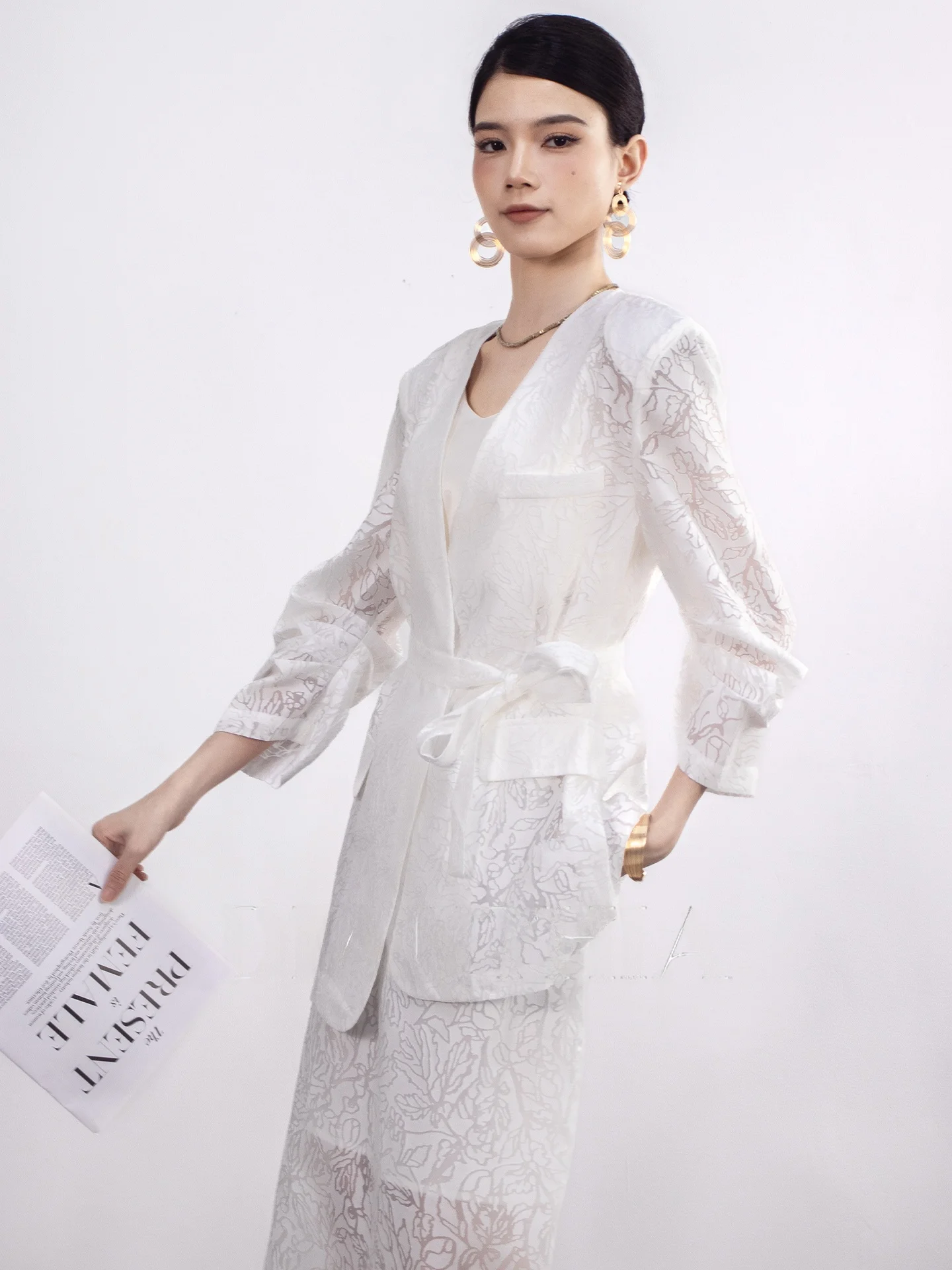 

Elegant Luxury Burned Flower White Sash Waistcoat Women's Suit Jacket DianThia Spring 2026 New Style Loose Fit Long Sleeve