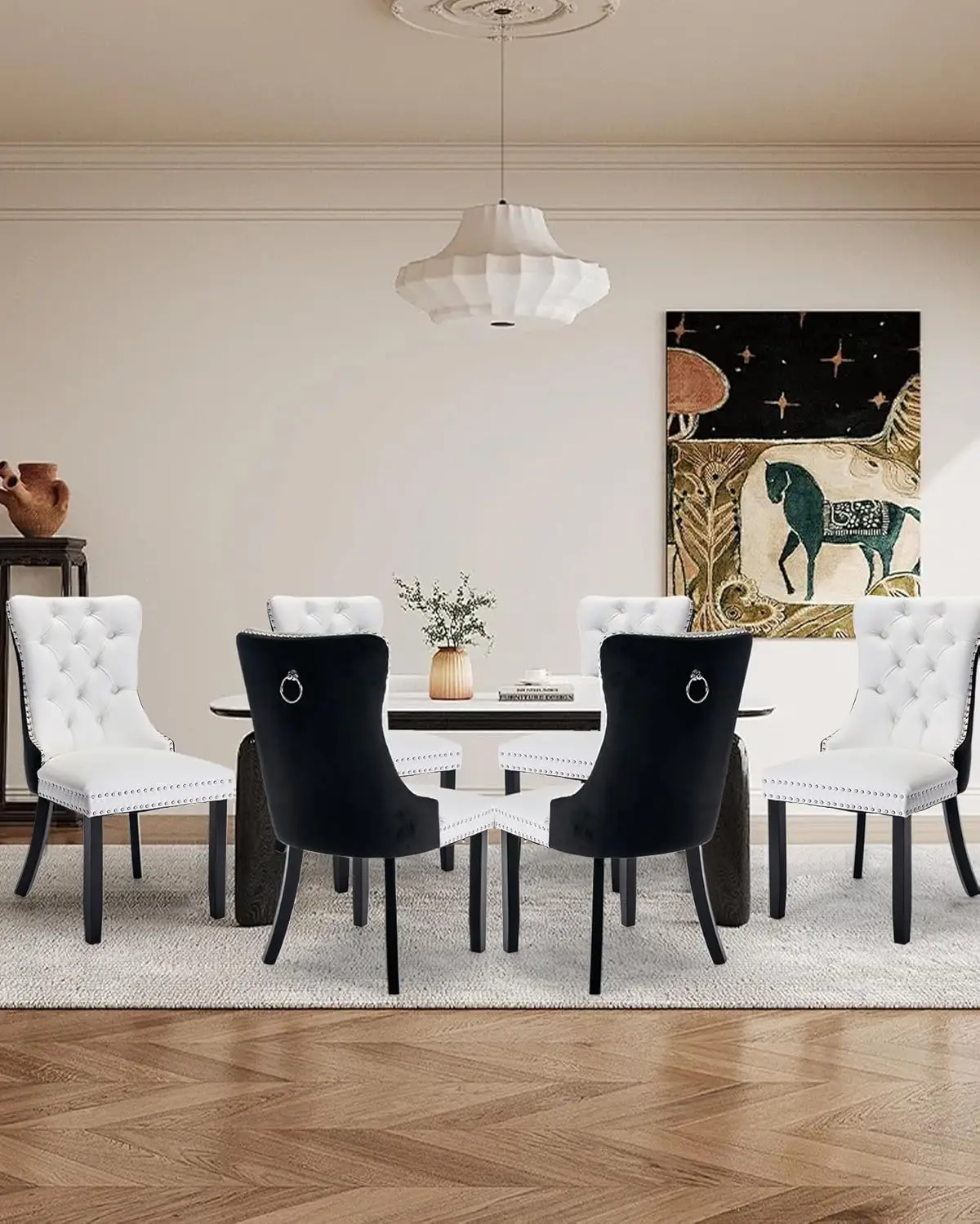Set di 6 sedie da pranzo in pelle, imbottite trapuntate con finiture in chiodo e gambe in legno massello, bianco e nero
