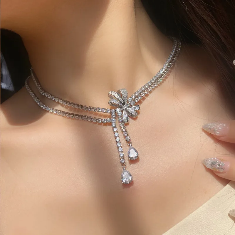 

MDLFES Moissan Diamond Style 18K Brilliant 3A Zirconia Geometric Stud Design Bow GF Necklace