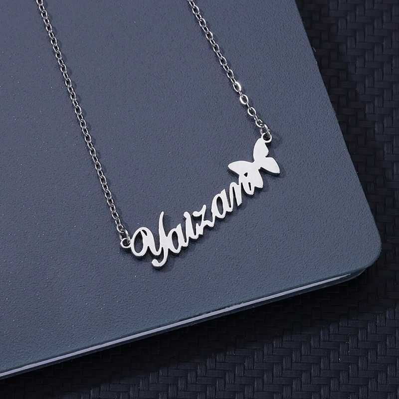 Colliers personnalisés avec nom papillon pour femmes et hommes, pendentif en acier inoxydable, bijoux personnalisés, cadeau d\'anniversaire
