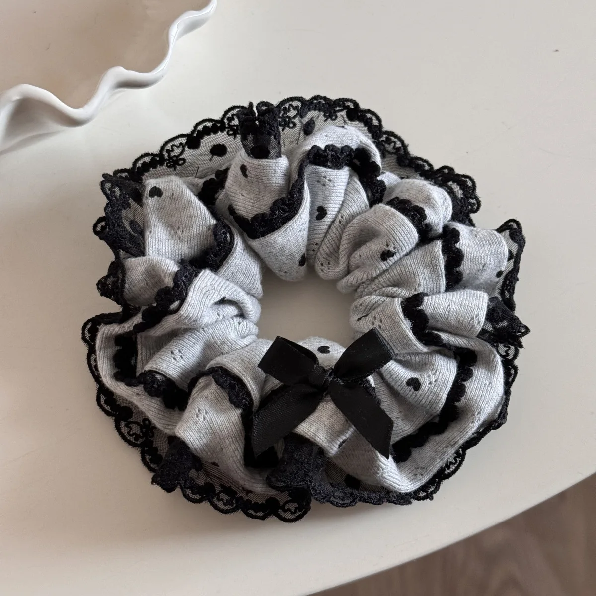 

​JDoo. X Wholesale Light Grey Soft Love-Heart Bow Cloth Art Elastic Scrunchie Simple Retro Ponytail Bun Hair Cord