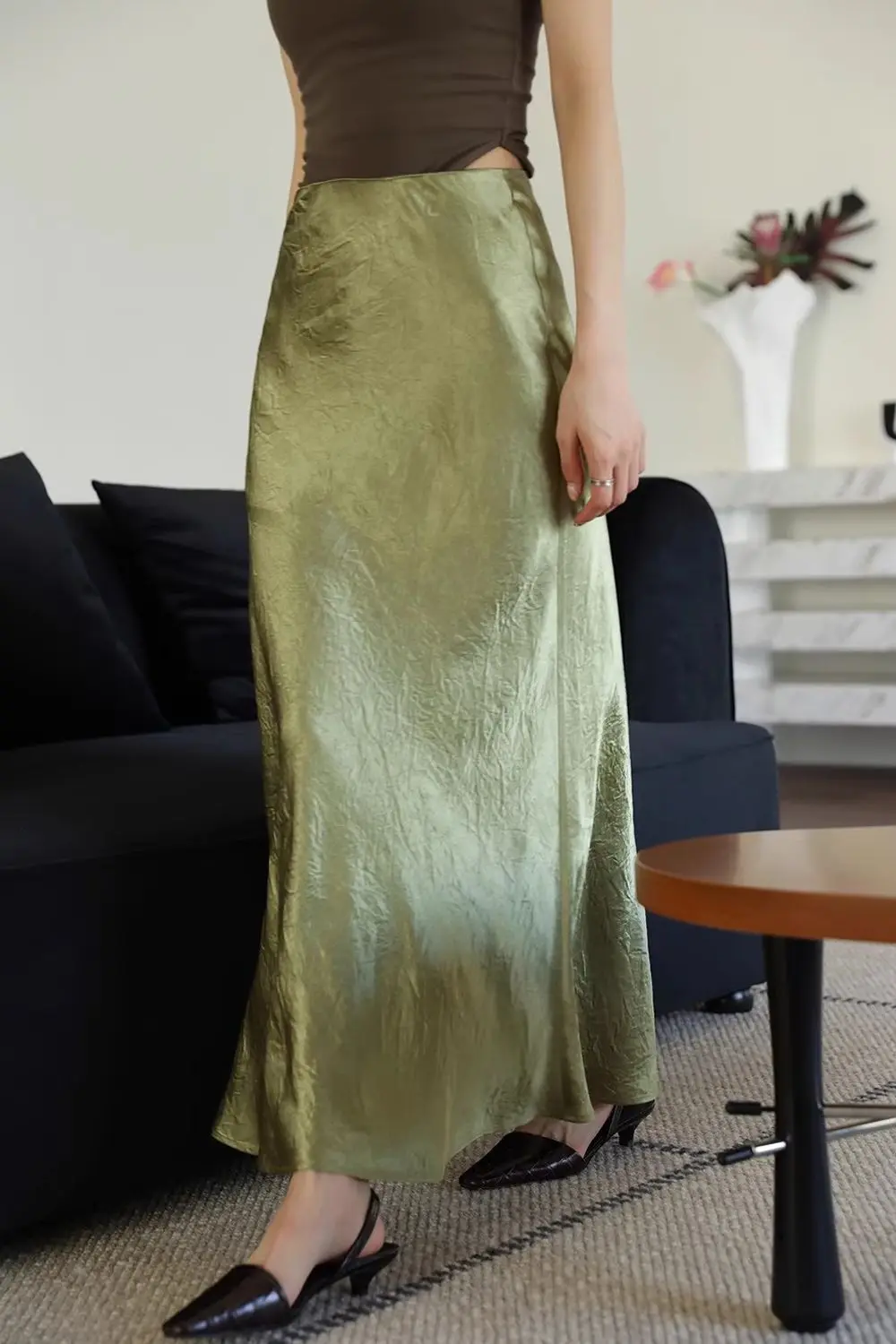 

High End Glossy Satin Skirt for Women Summer High Waist Slim Fit Elegant A Line Mermaid Skirt with Flowing Drape Versatile Style