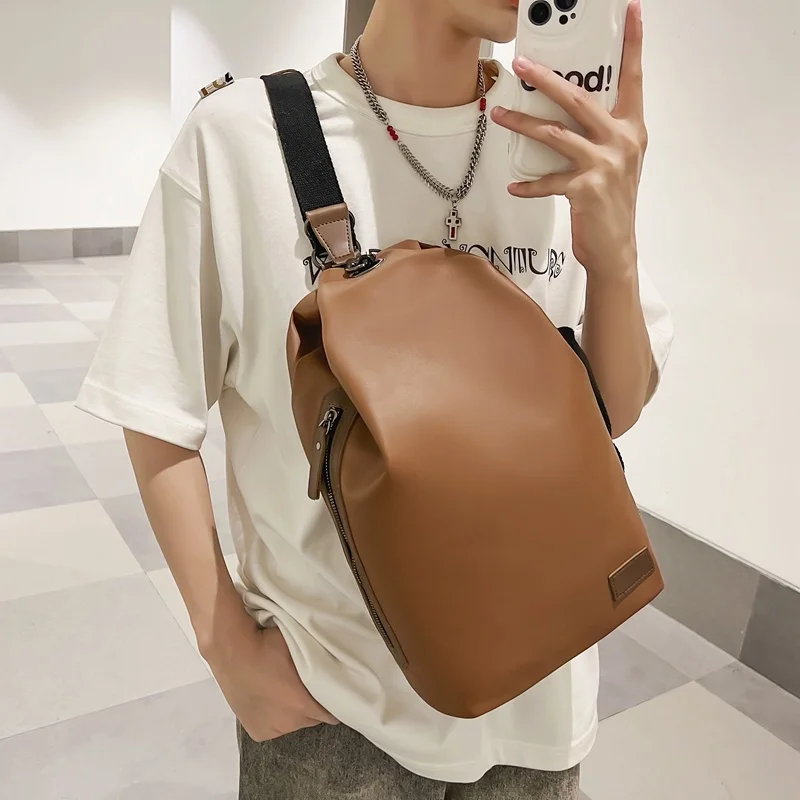 VC Fashion Streetwear Chest Bag Unisex Soft Leather Shoulder with Niche Design Large Capacity Sling Crossbody s for Men