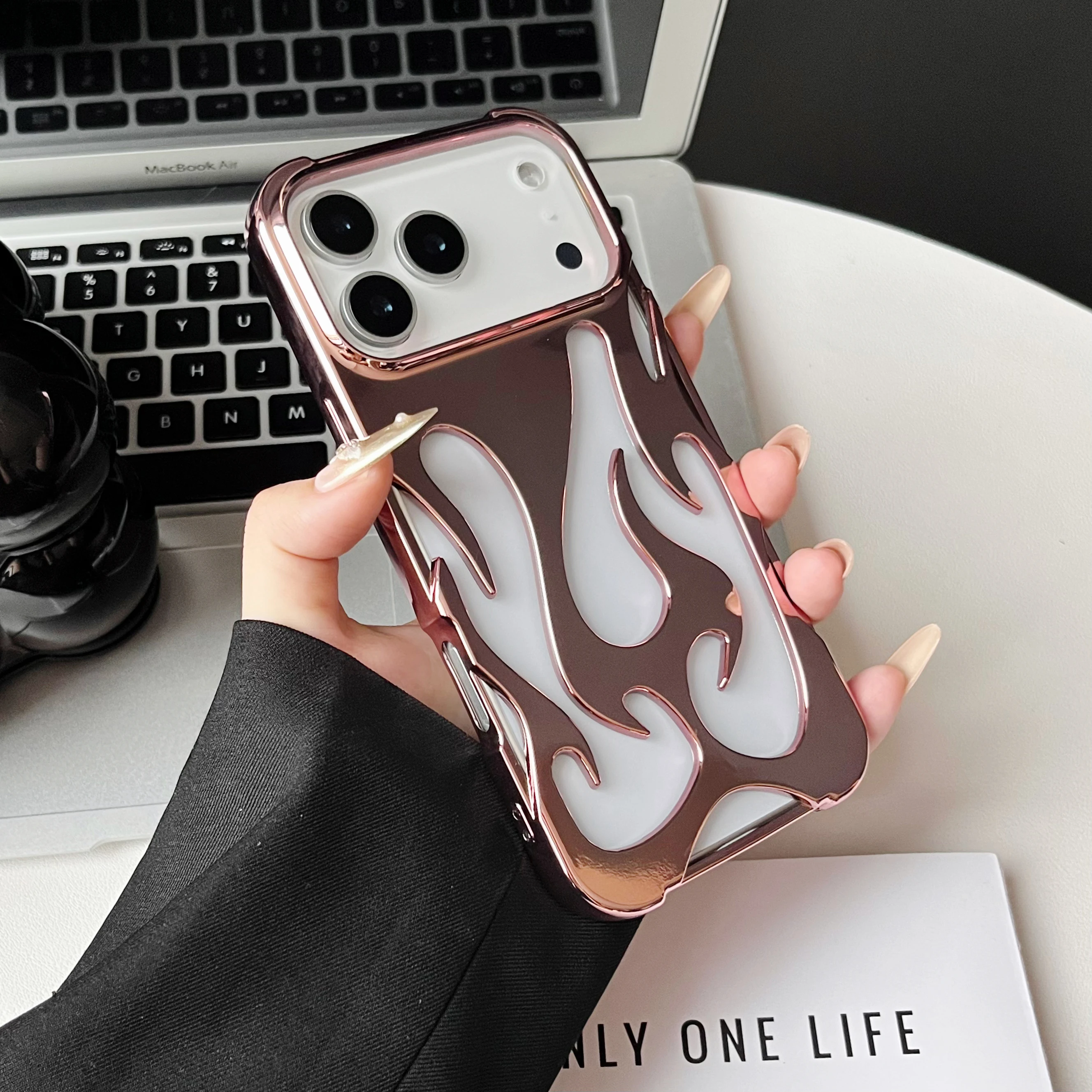 Luxuriöse 3D-Flammenmuster Hohle Schlanke Handyhülle für iPhone 18 17 16 15 14 13 12 11 Pro Max Air Stoßfeste Schutzhülle – Detail 12