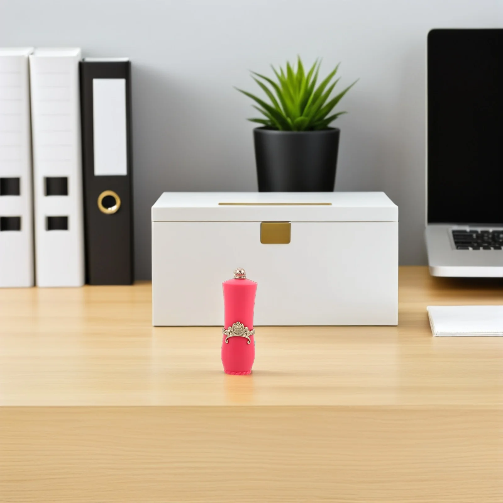 

Lipstick Shaped Pin Cushion Crown Design Portable Sewing Needle Storage Tube Embroidery Accessories Organizer Boxes for Needles