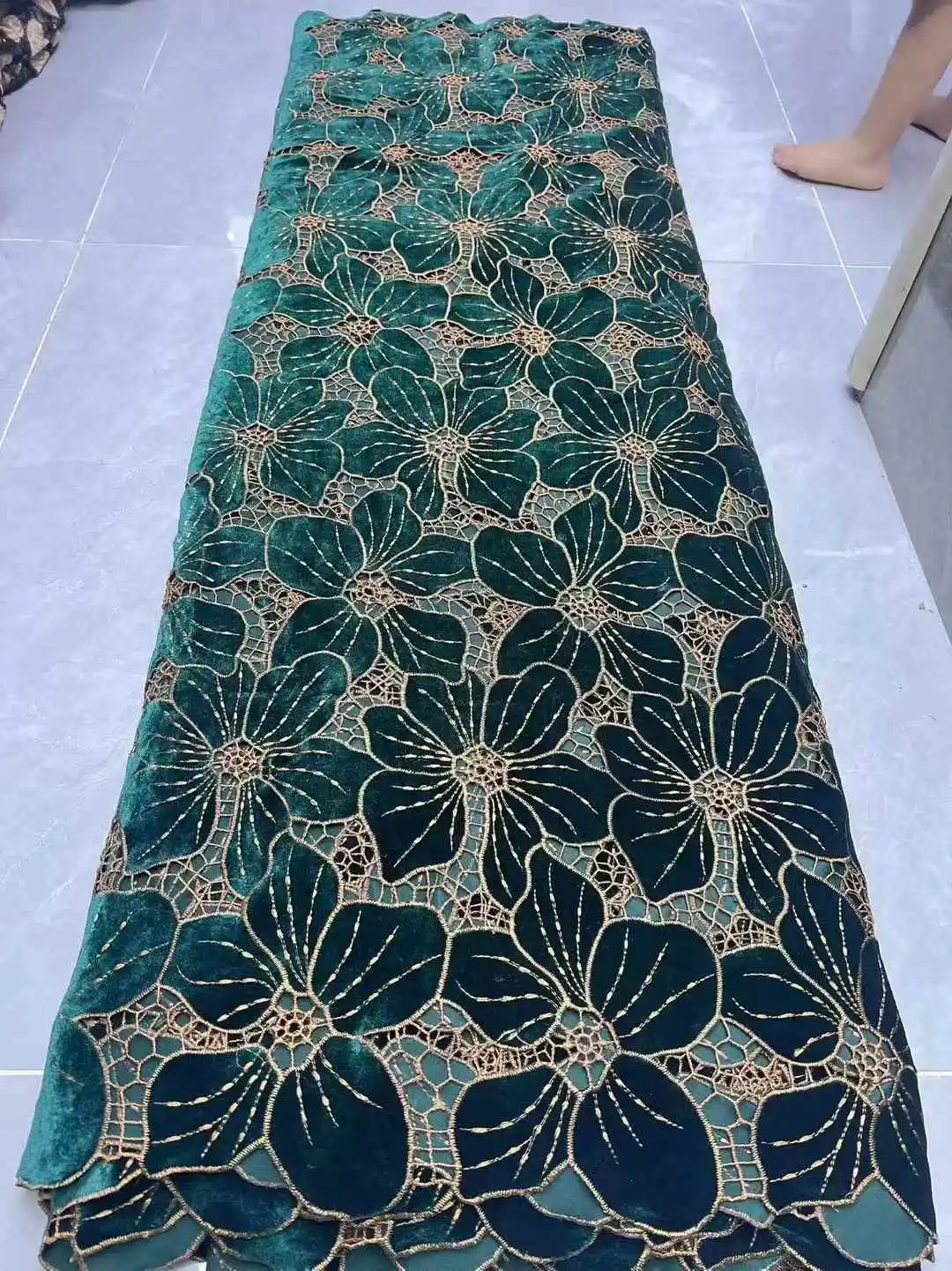 Tessuto di pizzo di velluto nigeriano blu royal di alta qualità 5 metri di paillettes abito da sposa africano materiale per cucito da donna