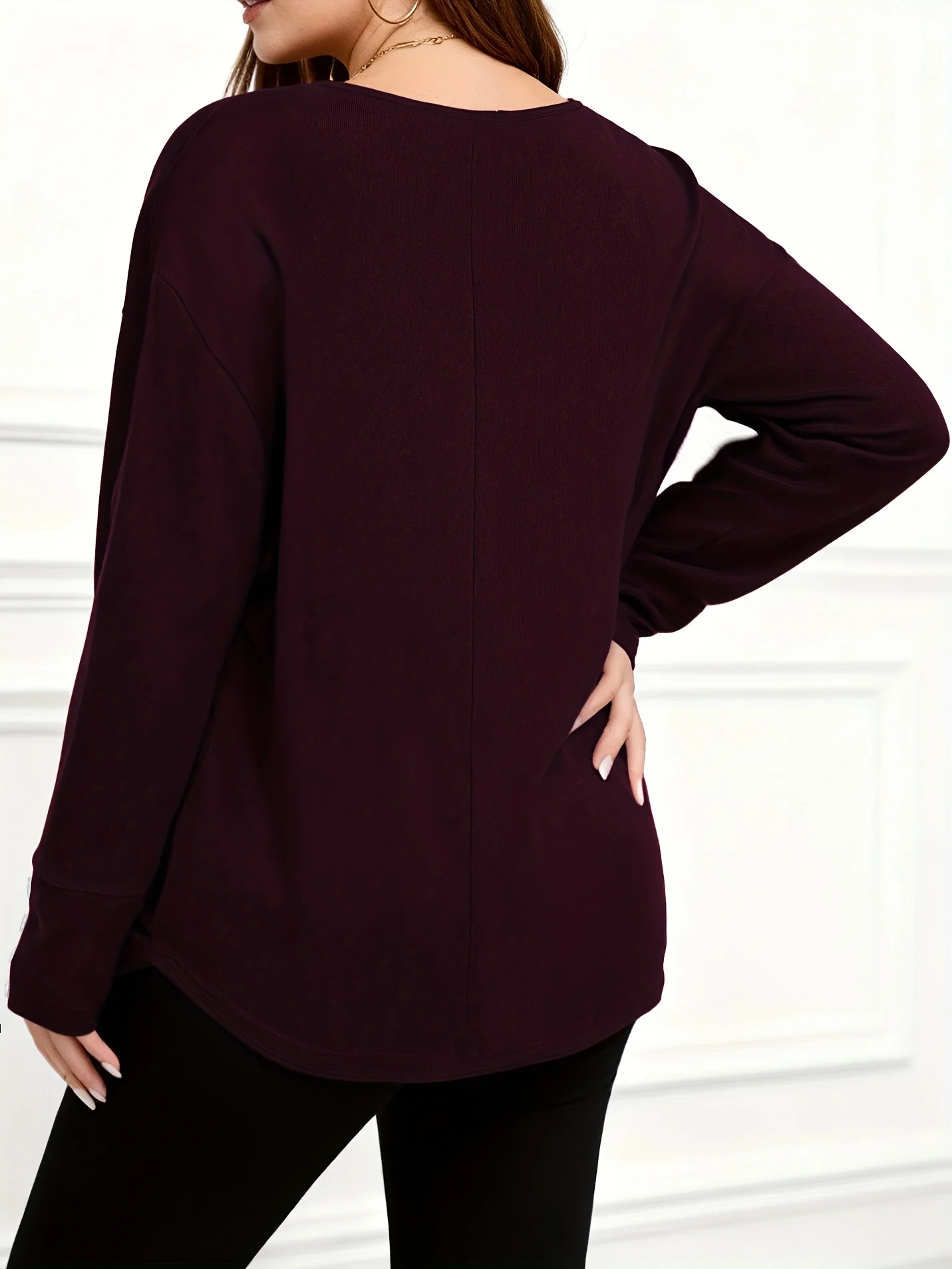 Gemütliches Plus-Size-Damen-Oberteil mit langen Ärmeln und stilvollen Knopfdetails für den Alltag. – Detail 2