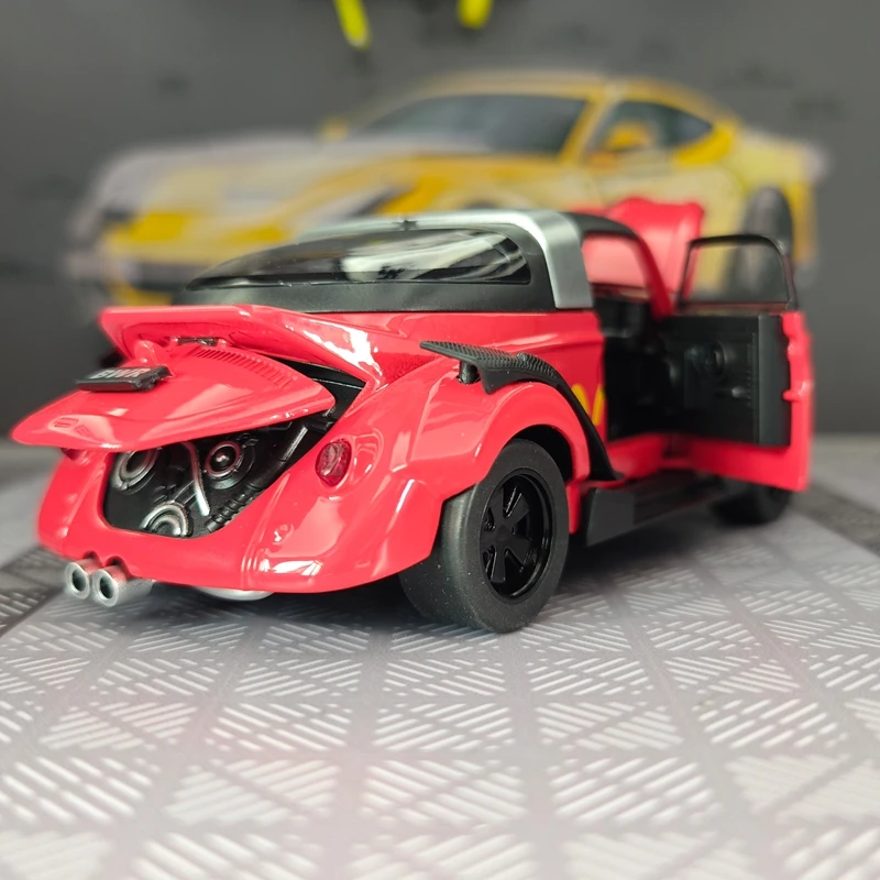 

1:32 Simulated Volkswagen Beetle modified alloy model with doors that can be opened rich details, fine workmanship, good quality