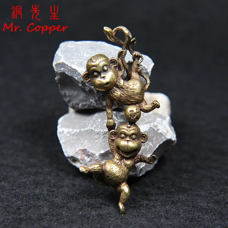 Antique Copper Climbing Monkey Figurine Miniature Desktop Ornament Hanging Brass Funny Animal Home Decoration Accessories Crafts