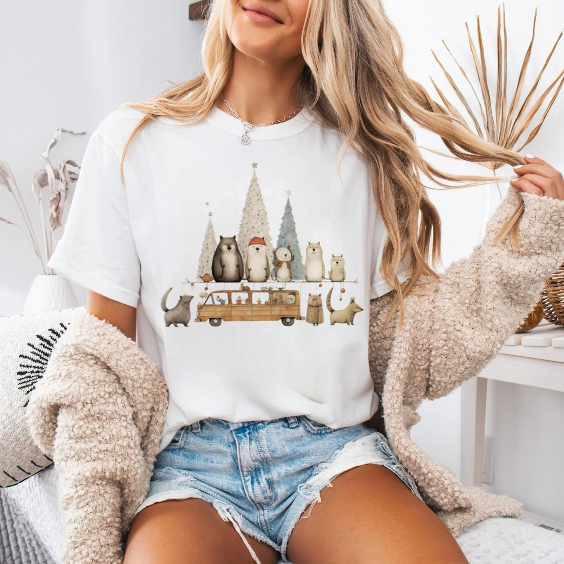

Holiday Friends on Wheels Christmas Tree Printed Women's T-Shirt Trendy Graphic Casual Holiday Season Gift Street Versatile Top