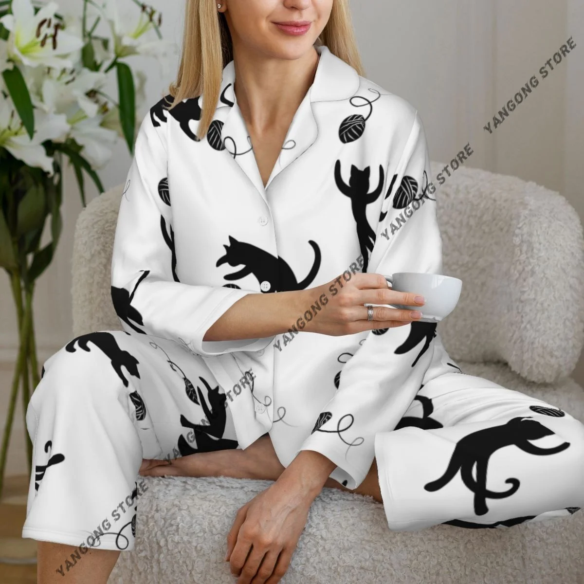 

Women's Pajamas Long-sleeved Girl Loungewear Two-piece Set Funny Playing Cats Pajamas for Autumn Spring
