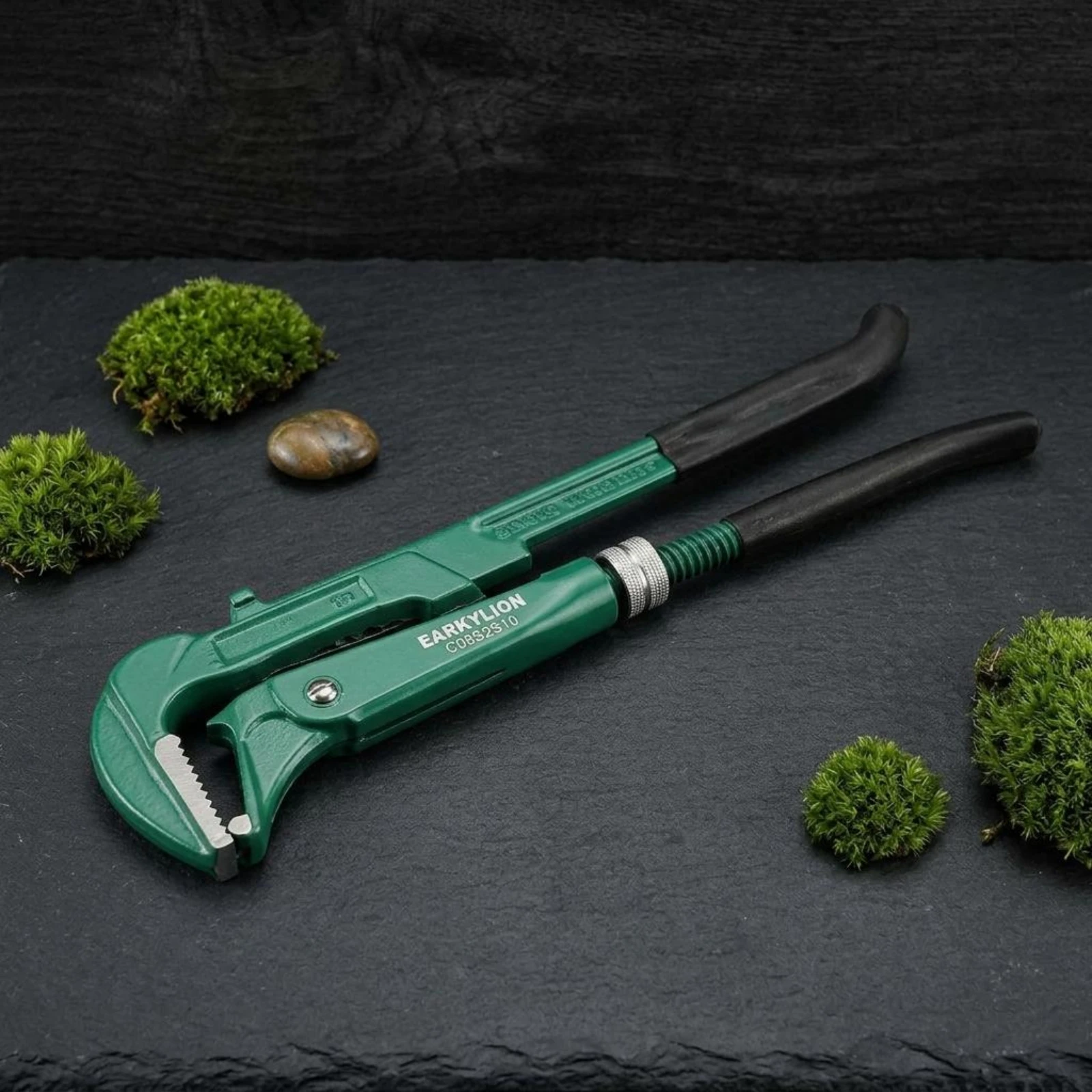 

Eagle-Mouth Pipe Wrench Green Metal Body Adjustable Pipe Wrench Hand Tool Non-Slip Grip Multifunctional