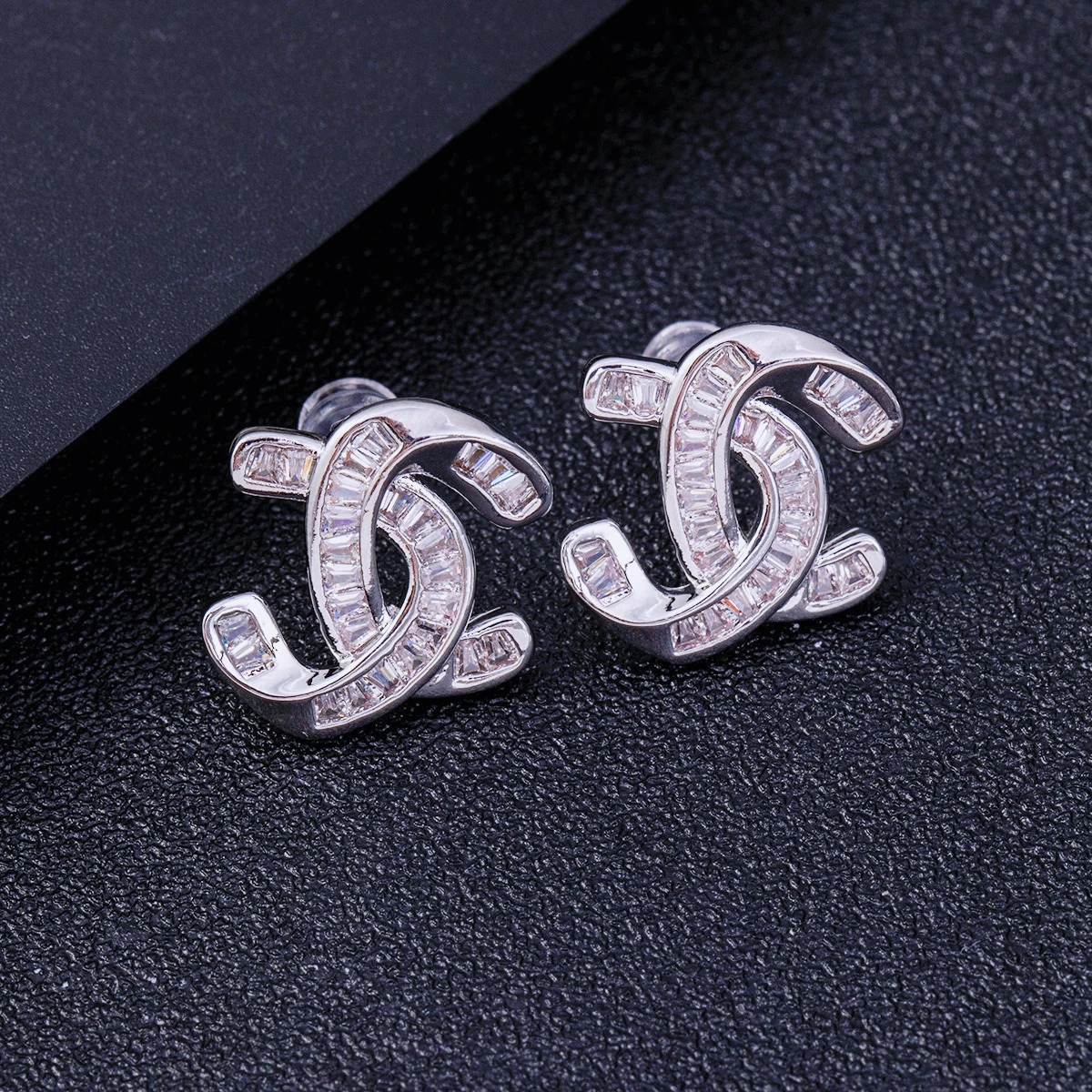 

French-style New Zircon Earrings, Light Luxury and High-end Design, Anti-allergy Women's Earrings Are Fashionable