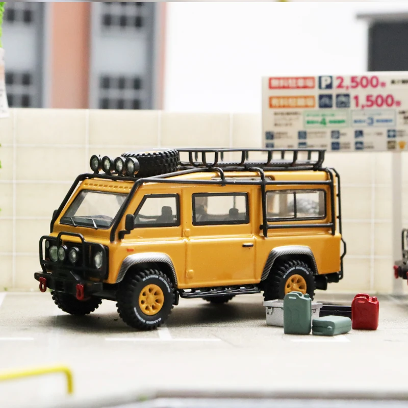 

Master 1:64 Model Car Land R Defender 110 Alloy Bus Van Off-Road Vehicle W/Accessories