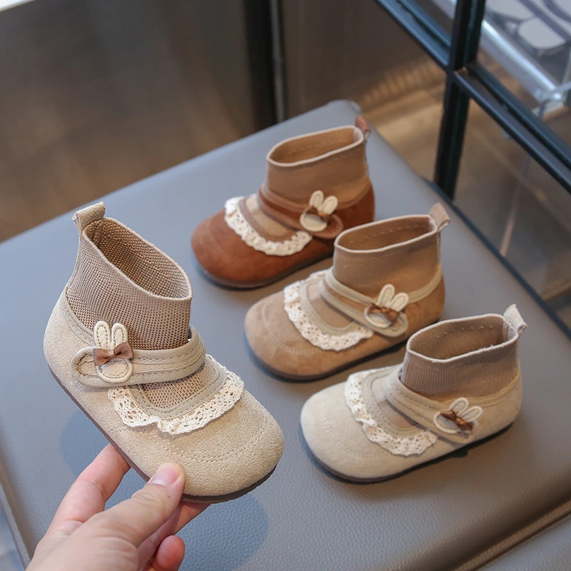 

Новинка 2023 года, детские ботильоны, модные детские повседневные ботинки с милым кроликом для девочек, элегантные ботинки принцессы с кружевом и рюшами на краях