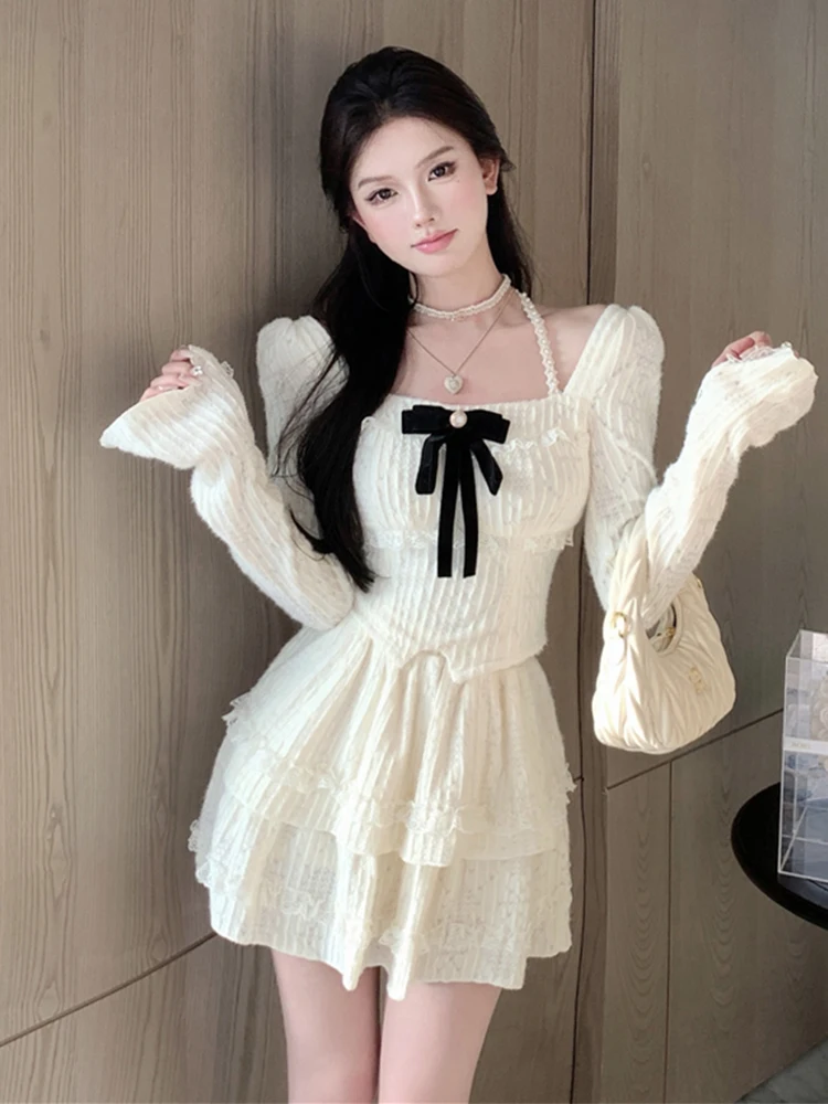 

Сладкий и пикантный комплект: женский топ с длинным рукавом и квадратным вырезом, утягивающий фигуру, и юбка-тортик с высокой талией для повседневной носки