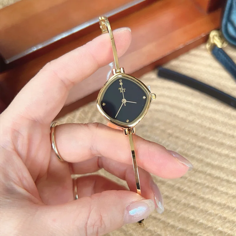 

New Stylish Bracelet, Luxurious And Compact, With A Simple Fashion Watch Strap; A Small Women'S Watch; A Unique Timepiece.