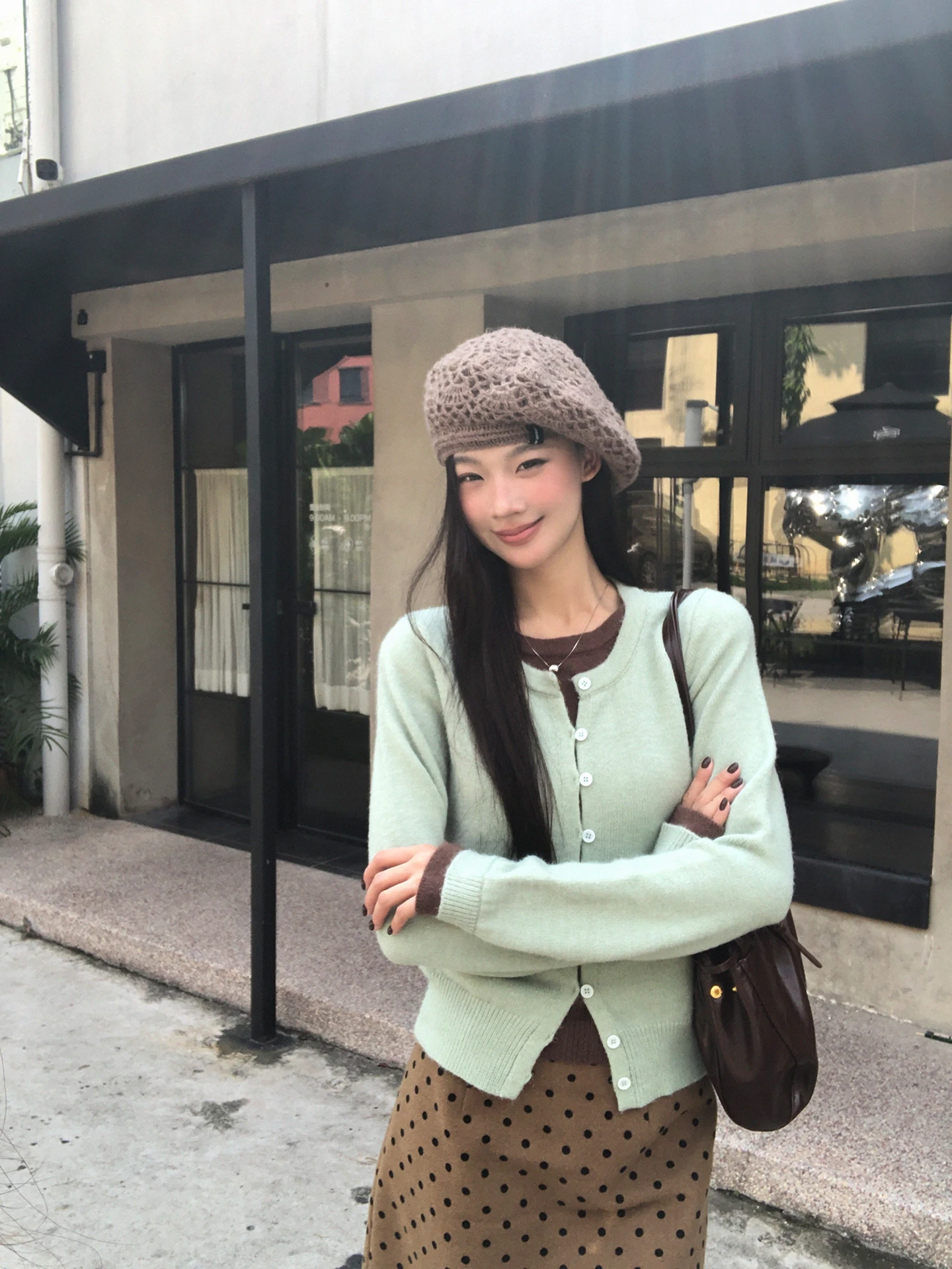 سترة محبوكة ضيقة للنساء موديل 2025 الجديد لخريف وشتاء الأزياء بتصميم قطعتين وهمي وحسية أنيقة