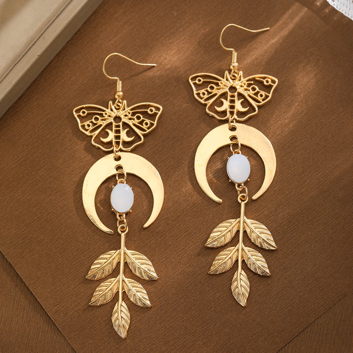 Bohemian Style Hollowed-Out Moth-Shaped Crescent Leaves Multi-Layered Cascading Ladies' Earrings, Suitable for Casual Vacations