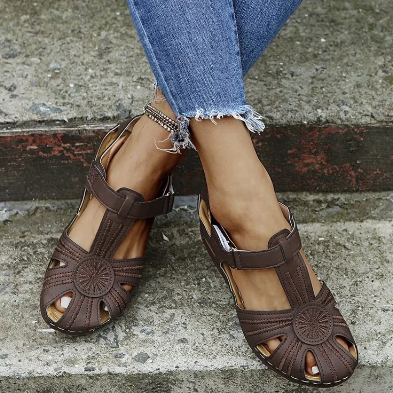 Damen Einfarbige Niedrige Absatz-Slip-On-Plateausandalen Neuer Stil Schnallenverschluss Große Größen Sandalen Bequem Atmungsaktiv