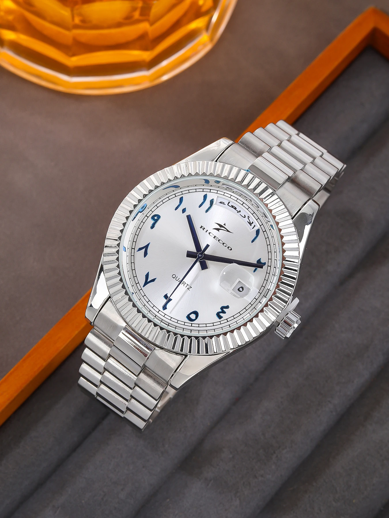 Business quartz watch with Arabic numeral scale, date display texture, bezel design, suitable for both business and leisure