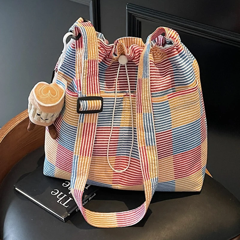 

Вместительная сумка-ведро из холщовой ткани в клетку для женщин, новинка весны 2026, повседневная сумка через плечо с магнитной застежкой для отдыха и прогулок