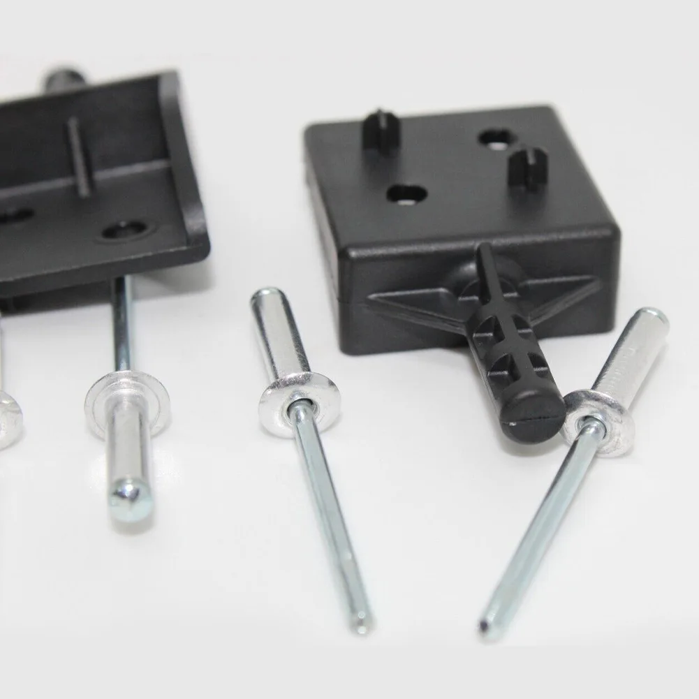 

Protect and secure your For Land Rover For Range Rover with this stylish Set of 2 Trunk Shield Curtain Buckles