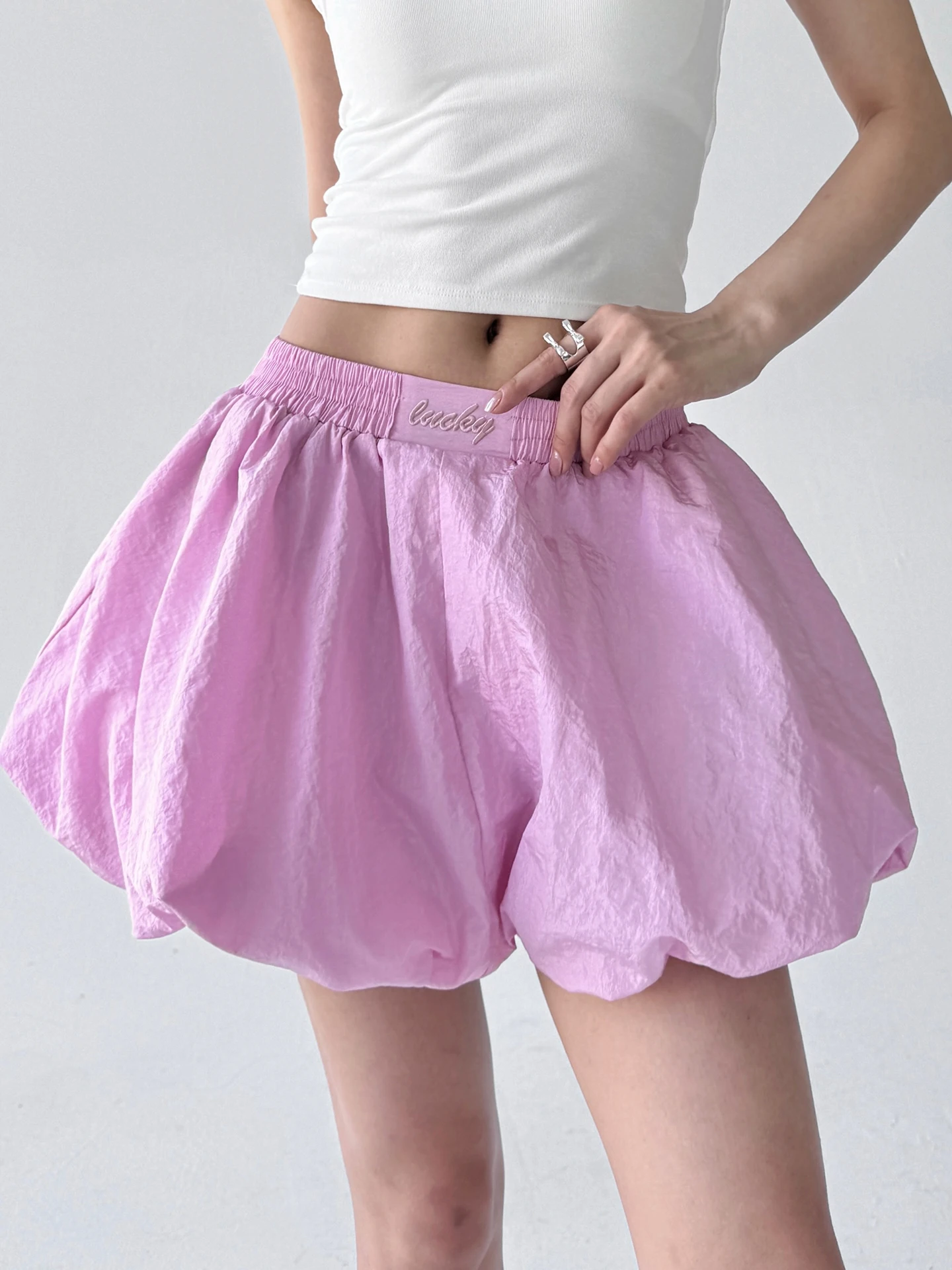 Verano 2025 falda acampanada coreana Sle falda ortopé adelgazante plisada de cintura alta para mujer falda de paraguas para el cuerpo