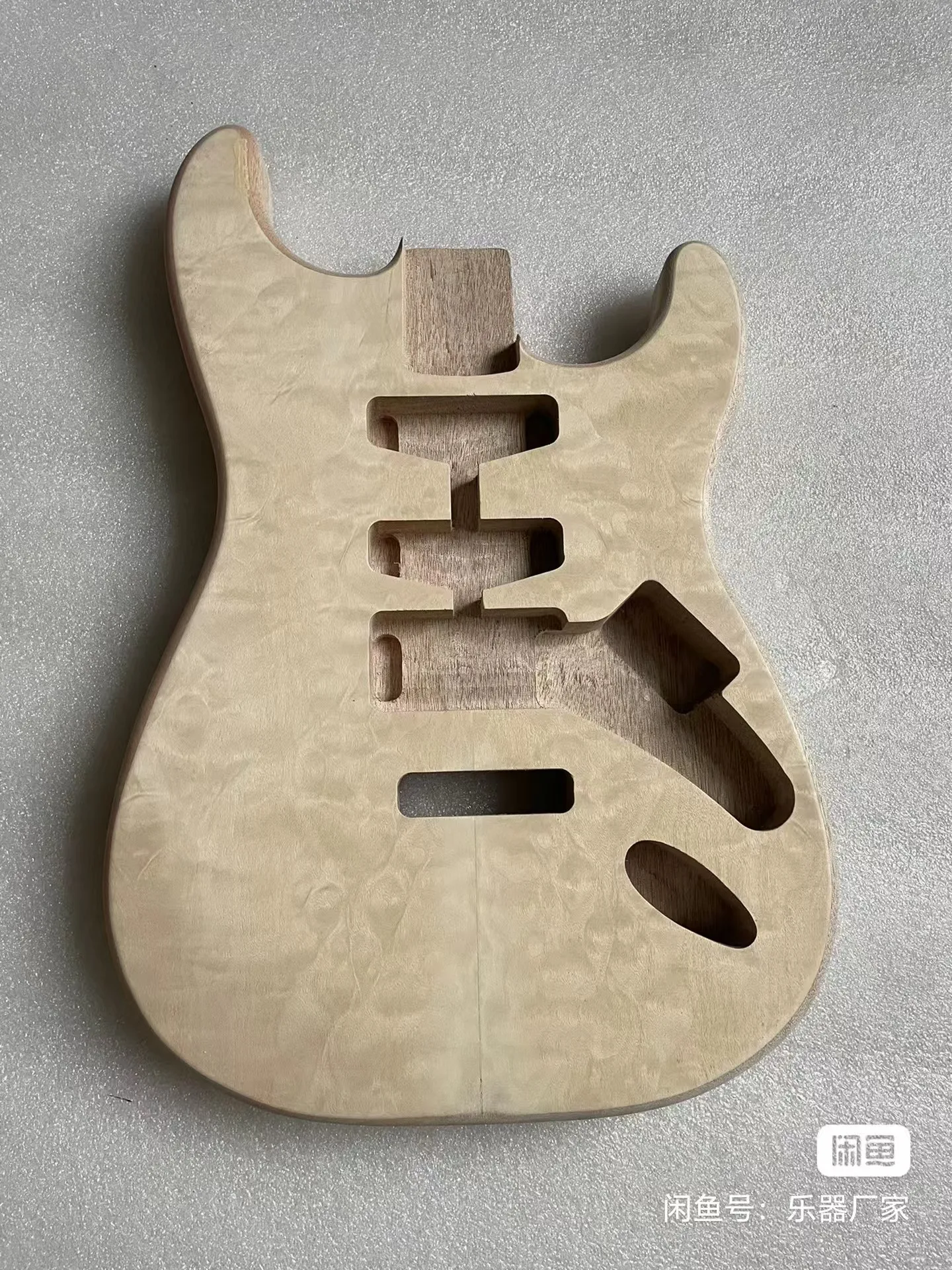 One piece of mahogany water corrugated maple veneer, SSH electric guitar body