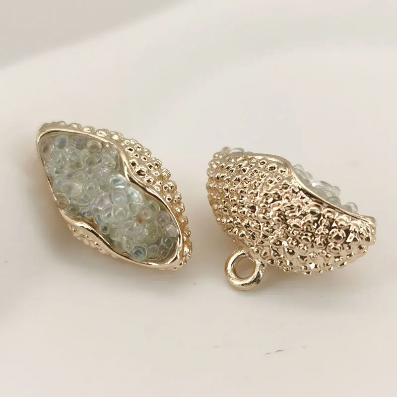 Transparente Perlen verschönern unregelmäßige Metallknöpfe für Mäntel, Hemden, Nähzubehör, Nähknöpfe, DIY-Handwerk, 18/23 mm, 6 Stück – Detail 2
