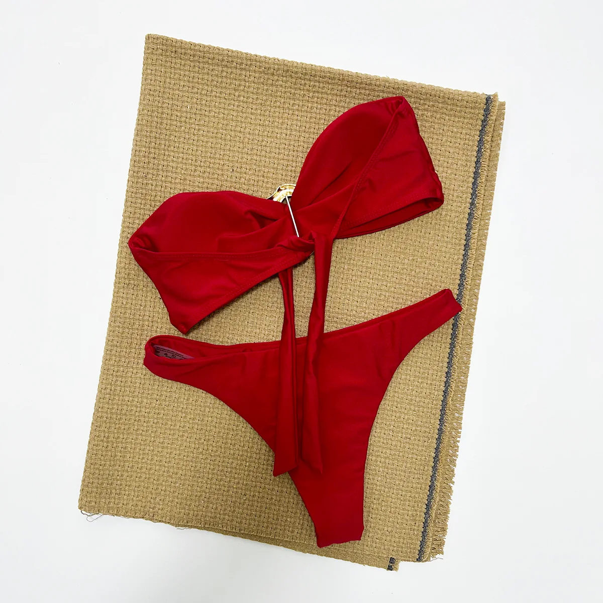 Conjunto sexy de biquíni vermelho bandeau para mulheres, maiô extremo de ombro, mini macacões micro tanga, maiô com cordões, joias