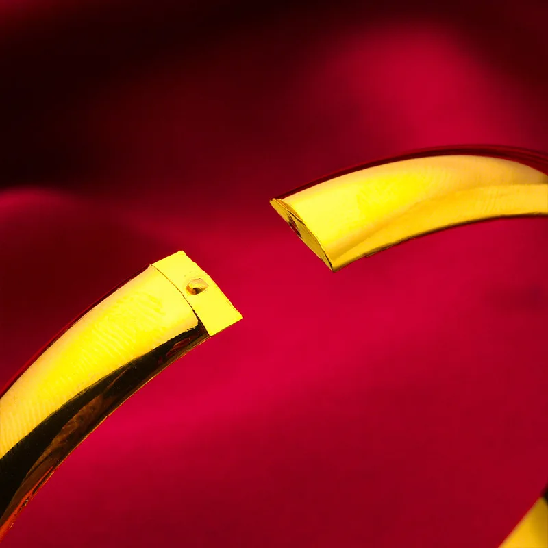 Snap Smooth Bangle for Women, 24K Gold, AU999 | Matte gold with vertical texture & diamond snap, subtle luxury for work.